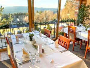 Vysočina: Pobyt ve stylové chatičce přímo v Pohádkové vesničce s polopenzí, bazénem a slevou + 2 děti zdarma