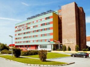 Jižní Morava: Hodonín v Hotelu Panon *** s polopenzí a bohatým balíčkem slev na koupaliště, zoo i do muzeí