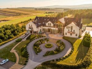 Polsko: CHKO Orlích hnízd v Hotelu Fajkier Wellness & SPA *** se snídaní nebo polopenzí a wellness + vyžití