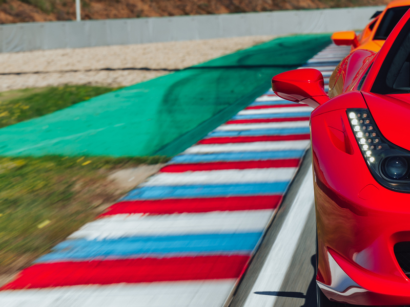 Jízda ve Ferrari 458 Italia na okruhu Autodrom Most - Obrázek 2