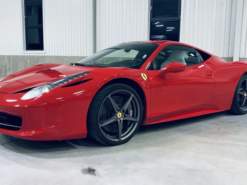 Jízda ve Ferrari 458 Italia na okruhu Autodrom Most