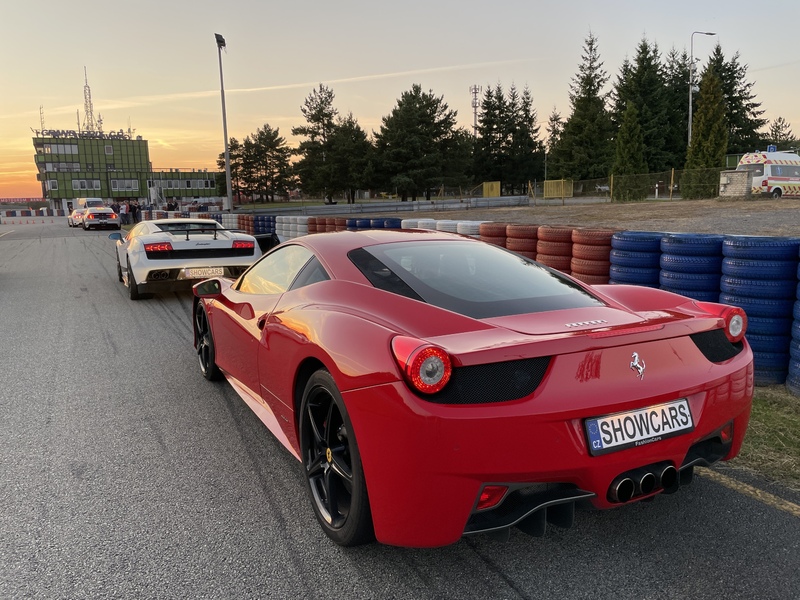 Jízda ve Ferrari 458 Italia na okruhu Autodrom Most - Obrázek 7
