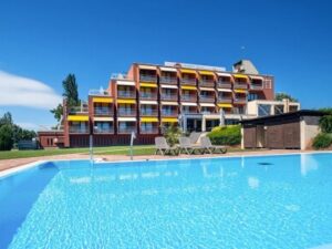 Balaton pár kroků od břehu: Hotel Margaréta **** s polopenzí a neomezeným wellness (bazény, sauny, vířivky)