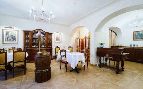 Praha u Pražského hradu ve Chateaux Spa Beerland® s neomezenou konzumací piva a pivní koupelí v dubové kádi - Obrázek 3