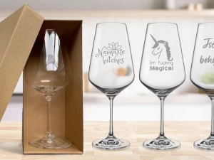 Skleničky na víno s vtipným pískovaným textem