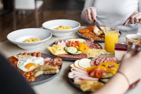 Orlické hory v Hotelu Říčky *** se snídaněmi formou bufetu, bazénem, vířivkou a saunou + láhev vína a slevy - Obrázek 3