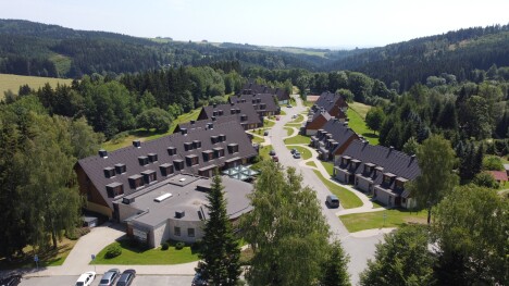 Orlické hory v Hotelu Říčky *** se snídaněmi formou bufetu, bazénem, vířivkou a saunou + láhev vína a slevy