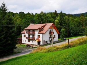 Pohoří Malá Fatra: Orava v horském Penzionu Zázrifka se snídaní formou bufetu + kávovar a lednice na pokoji