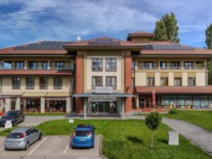 Dunajská Streda u jezera a jen 230 m od Thermalparku v Hotelu Legend *** se snídaní + koktejl a občerstvení