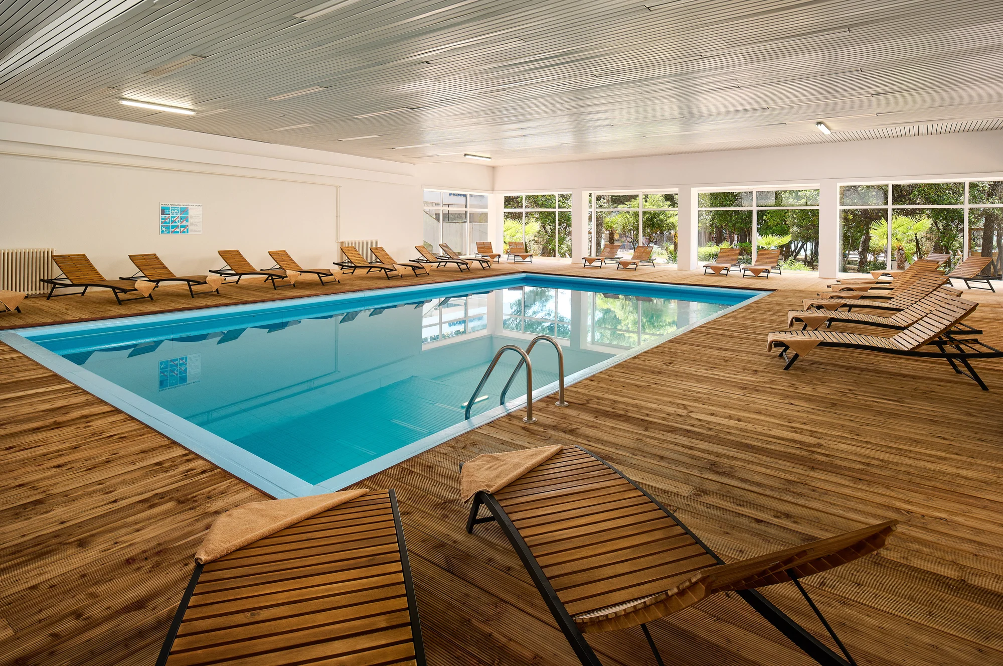 Chorvatská Vodice: hotel u pláže, polopenze, bazén - Obrázek 9