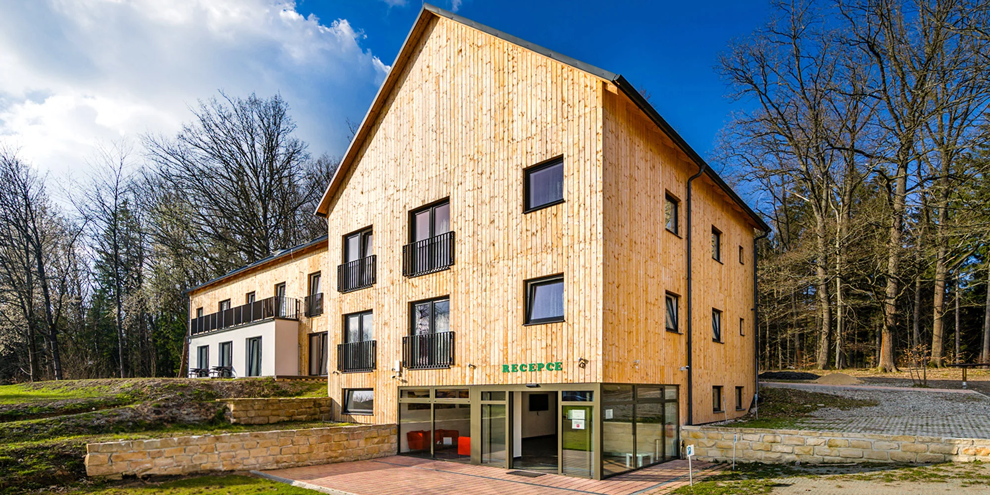 Nový hotel v Českém Švýcarsku: jídlo i koupací sud