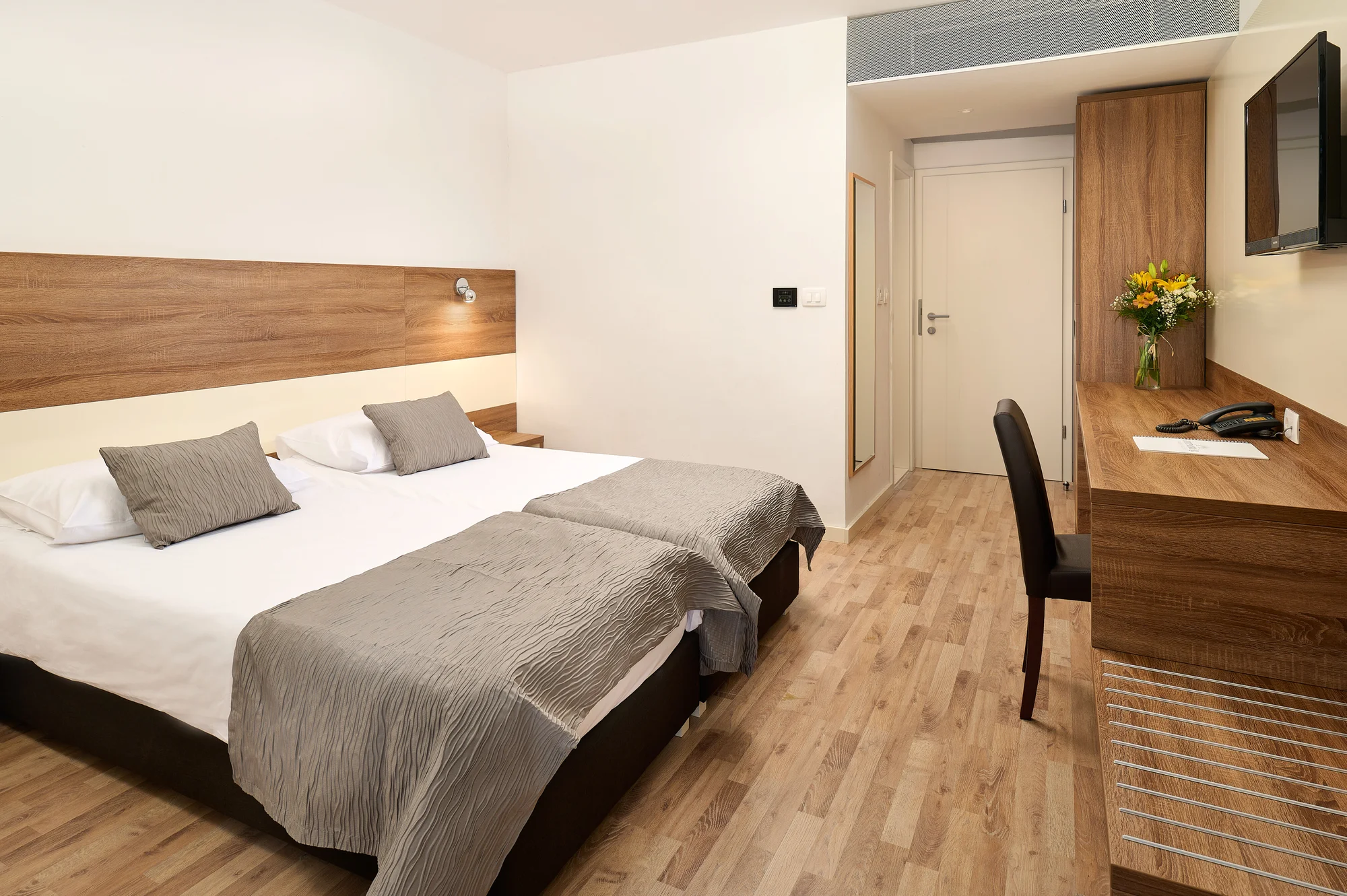 Chorvatská Vodice: hotel u pláže, polopenze, bazén - Obrázek 10