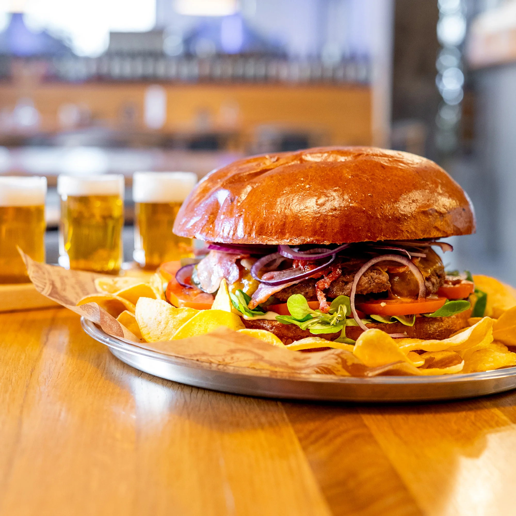 Telecí či kuřecí burger nebo 1kg mega burger i s pivem - Obrázek 2