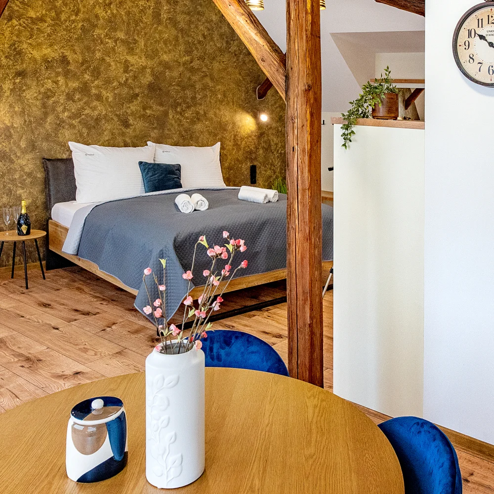 Pohoda na jihu Čech se snídaněmi, bazénem i wellness - Obrázek 2