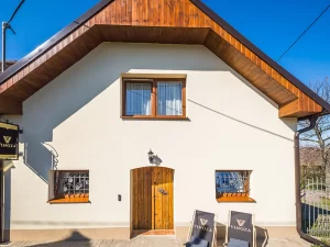 Jižní Morava: chalupa s vinným sklepem a občerstvením