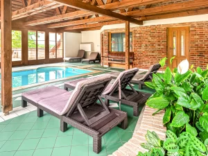 Relax v Lednicko-valtickém areálu: jídlo a bazén