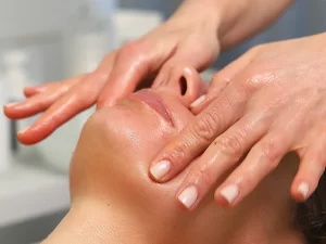 Celotělový rituál s liftingovou masáží obličeje