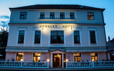 Vranov nad Dyjí jen 1 km od zámku: Dovolená v Grandhotelu Sluchátko *** s polopenzí + parkování zdarma