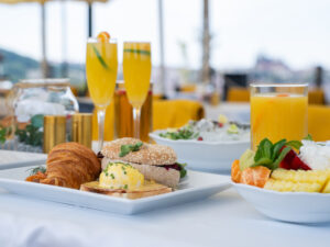 Exkluzivní snídaně s 360° výhledem na Prahu