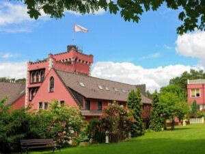 Braniborsko v The Lakeside Burghotelu zu Strausberg ****+ se snídaněmi, wellness s bazénem, saunami a fitness