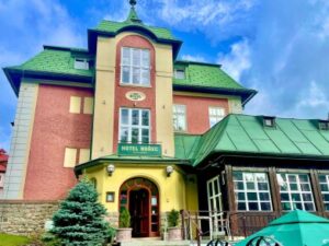 Krkonoše: Dovolená v Peci pod Sněžkou v Hotelu Hořec **** s polopenzí, vstupem do sauny a welcome drinkem