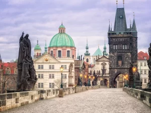 Venkovní úniková hra Podivná Praha až pro 4 hráče