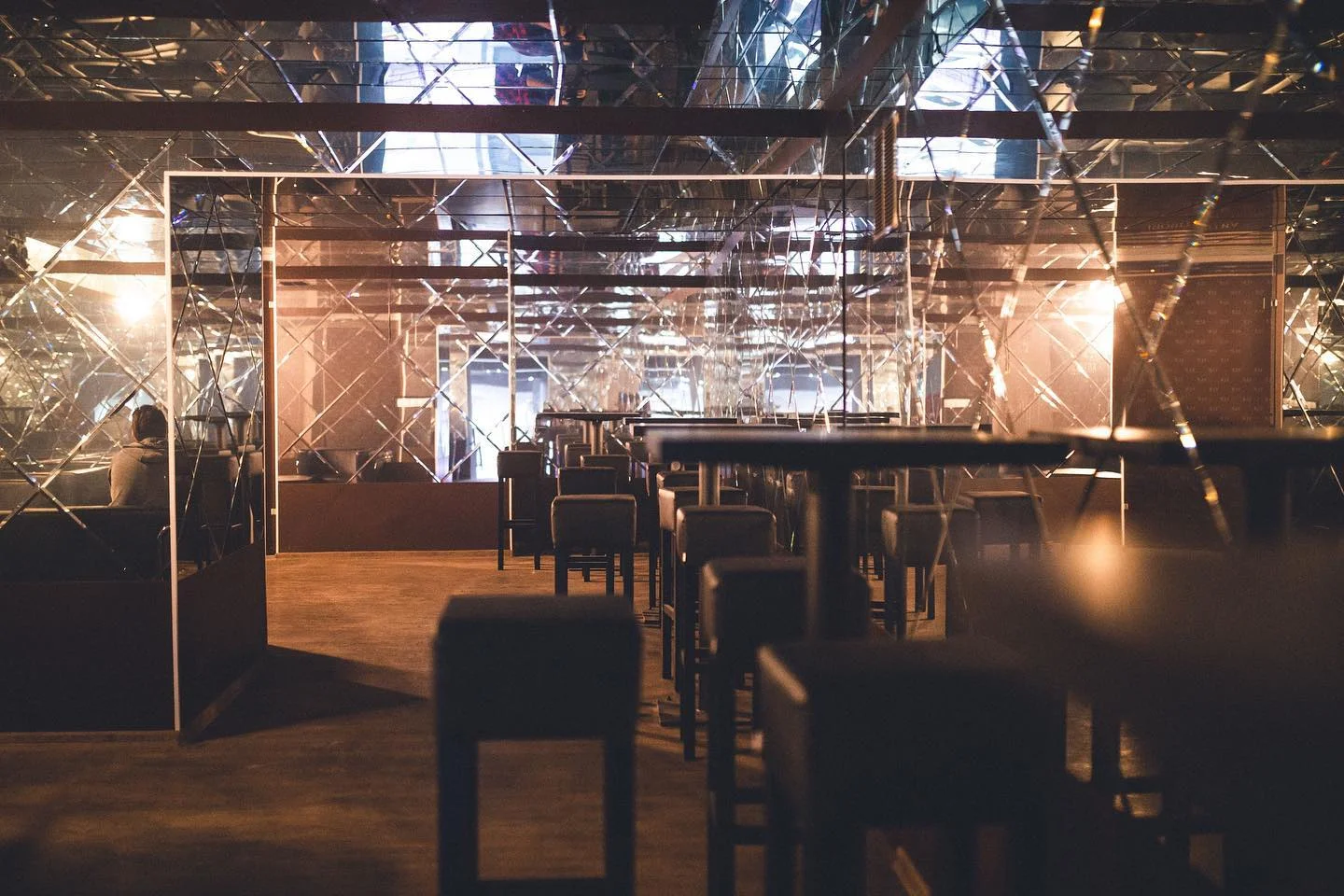 Vodní dýmka a prémiové víno nebo drink pro 2 osoby - Obrázek 7