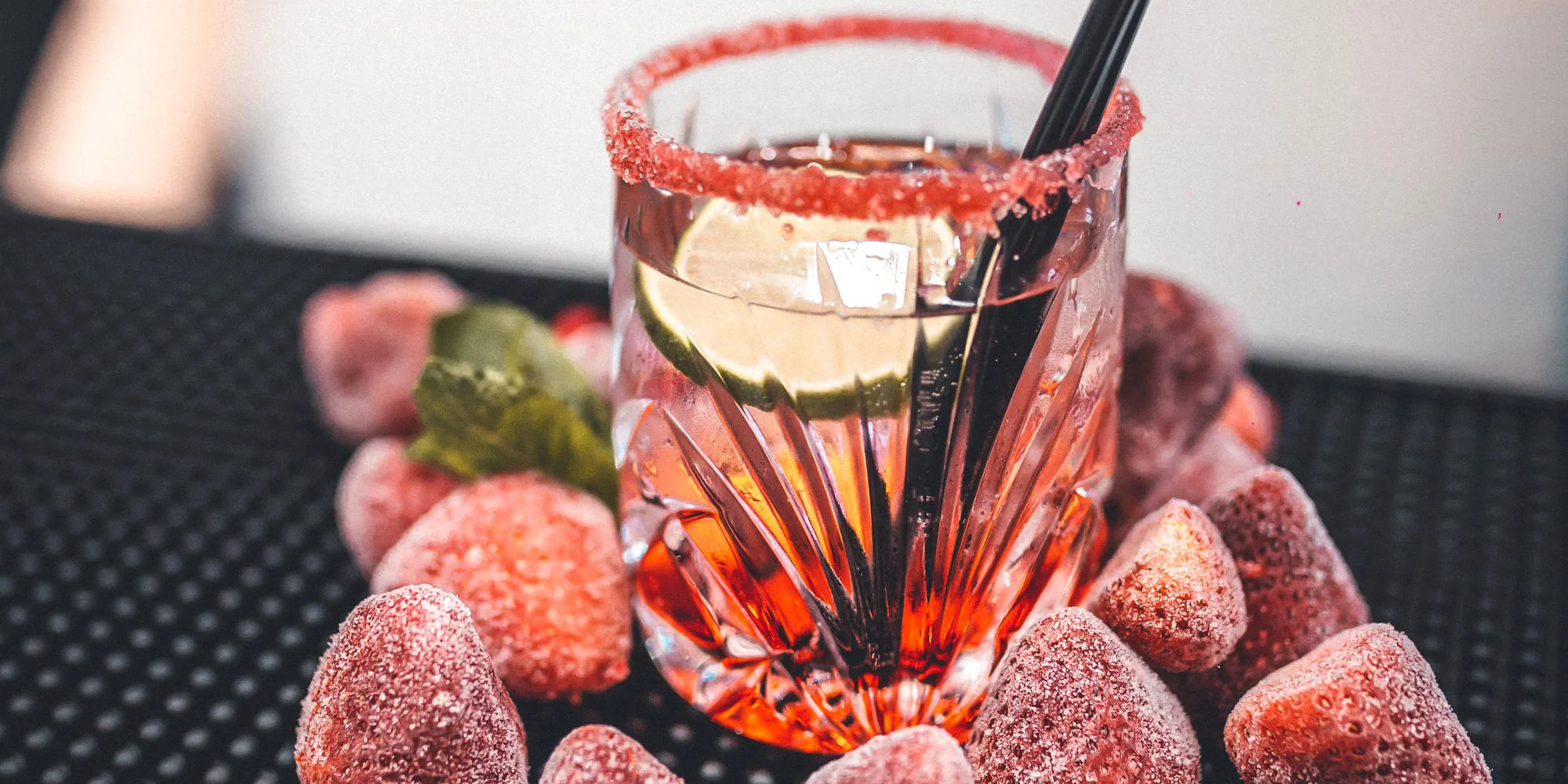 Vodní dýmka a prémiové víno nebo drink pro 2 osoby - Obrázek 4