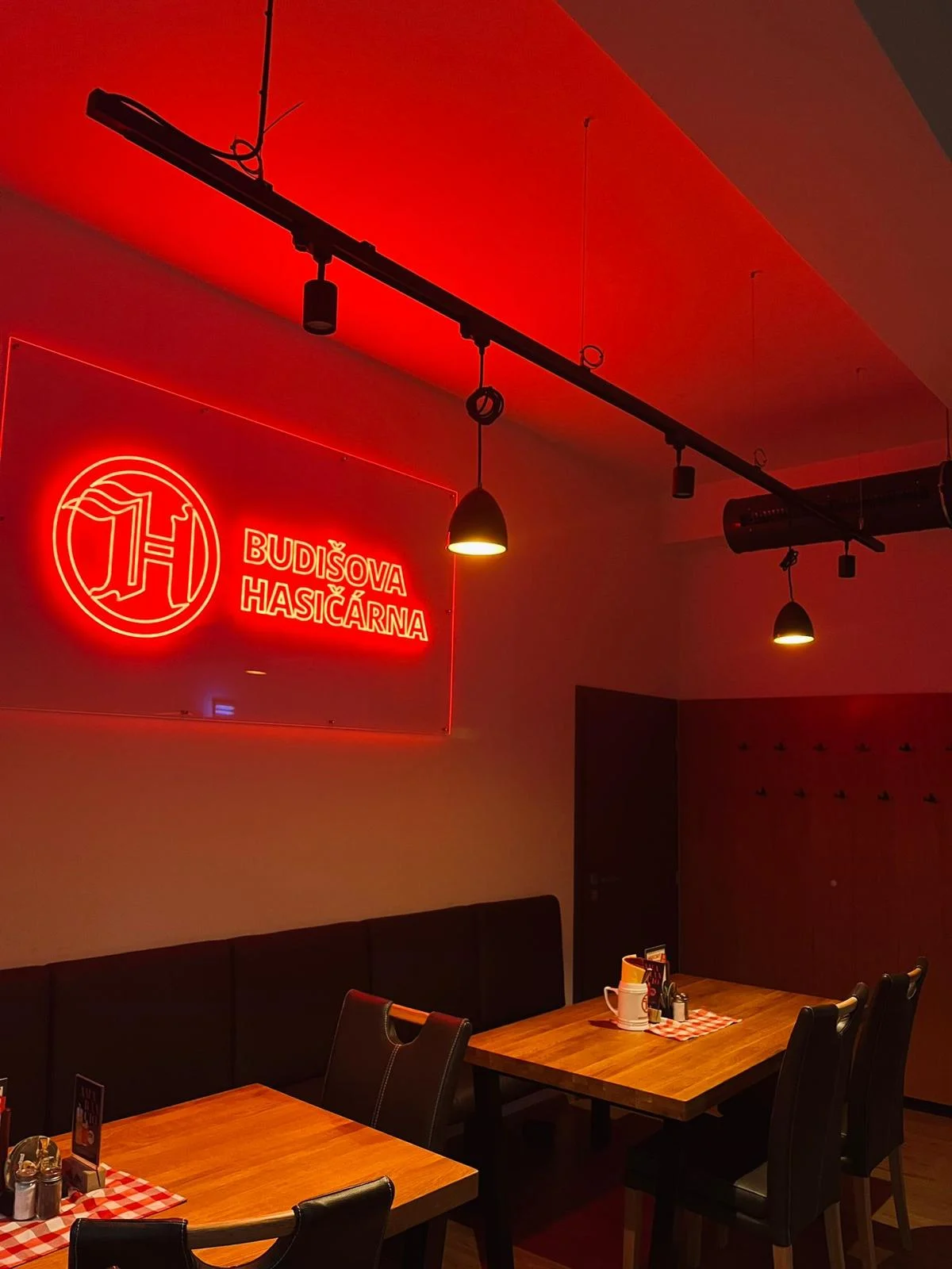 1-2 pomalu pečená kolena, přílohy i pivo Pilsner Urquel - Obrázek 10