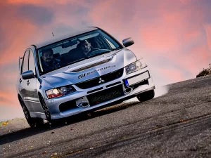Ostrá jízda s rally jezdcem v Mitsubishi Lancer EVO IX
