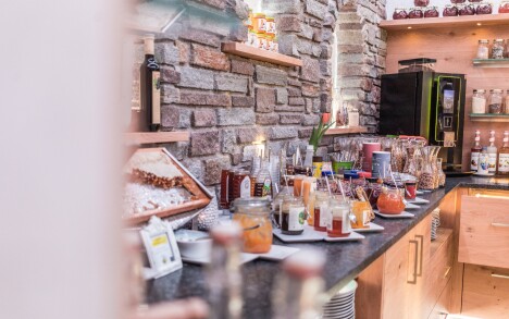 Tyrolsko u jezera Achensee v Alpenhotelu Tyrol **** se snídaněmi, wellness a místní dopravou + welcome drink - Obrázek 4