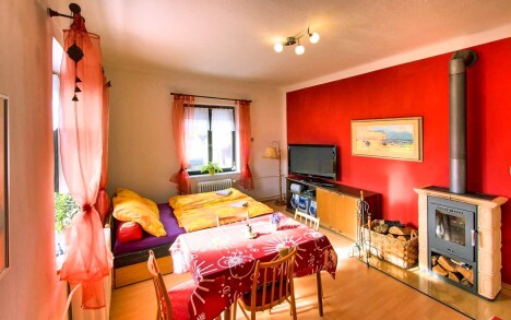 Šumava v obklopení zámků v apartmánu Penzionu Nemílek s bazénem, zapůjčením koloběžek a dětským hřištěm - Obrázek 7