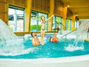 Šumava v obklopení zámků v apartmánu Penzionu Nemílek s bazénem, zapůjčením koloběžek a dětským hřištěm