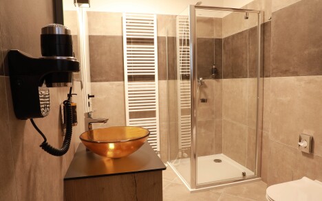 Český Krumlov poblíž centra a krásného zámku v Penzionu Golden Crown *** se snídaní formou bufetu - Obrázek 9