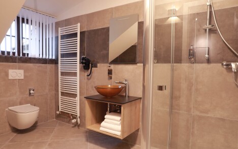 Český Krumlov poblíž centra a krásného zámku v Penzionu Golden Crown *** se snídaní formou bufetu - Obrázek 7