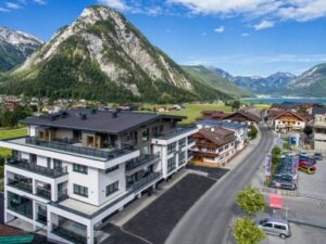 Pobyt u nejkrásnějšího tyrolského jezera v Arthur’s Hotel am Achensee **** se snídaní a slevovou kartou