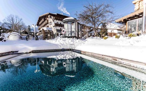 Tyrolsko u jezera Achensee v Alpenhotelu Tyrol **** se snídaněmi, wellness a místní dopravou + welcome drink - Obrázek 7