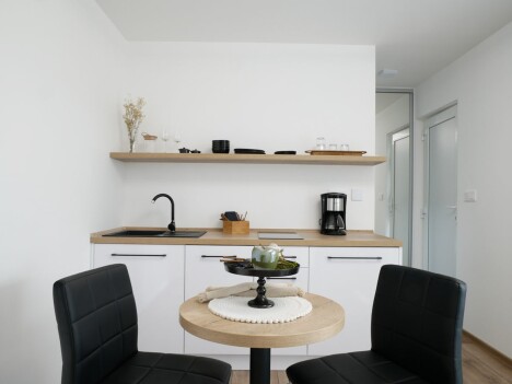 Beskydy ve stylovém apartmánu v Campingu Rožnov pod Radhoštěm se snídaněmi a sportovním vyžitím + bazén - Obrázek 8