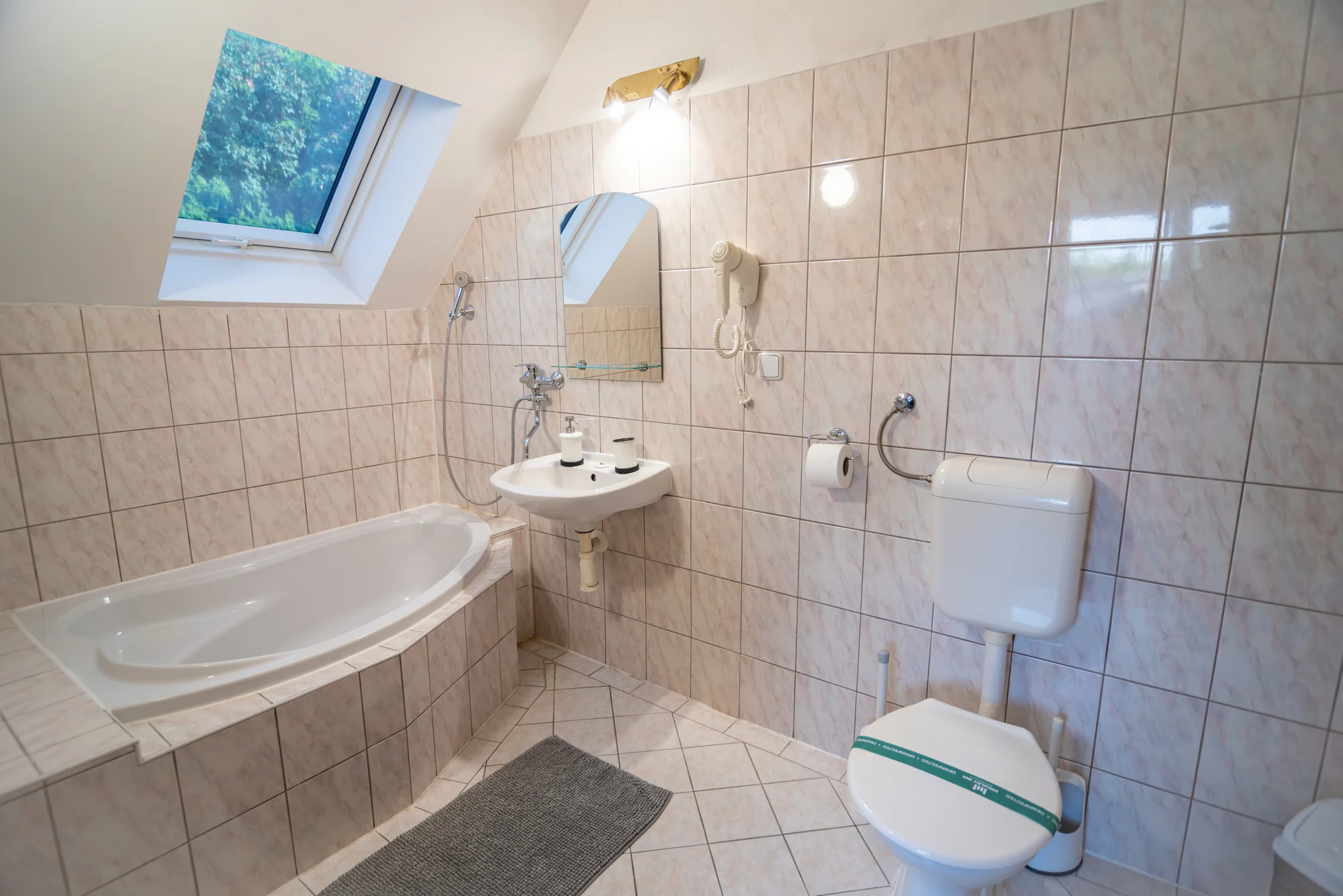 Pobyt se stravou, vířivkou i degustací vín v Mikulově - Obrázek 10