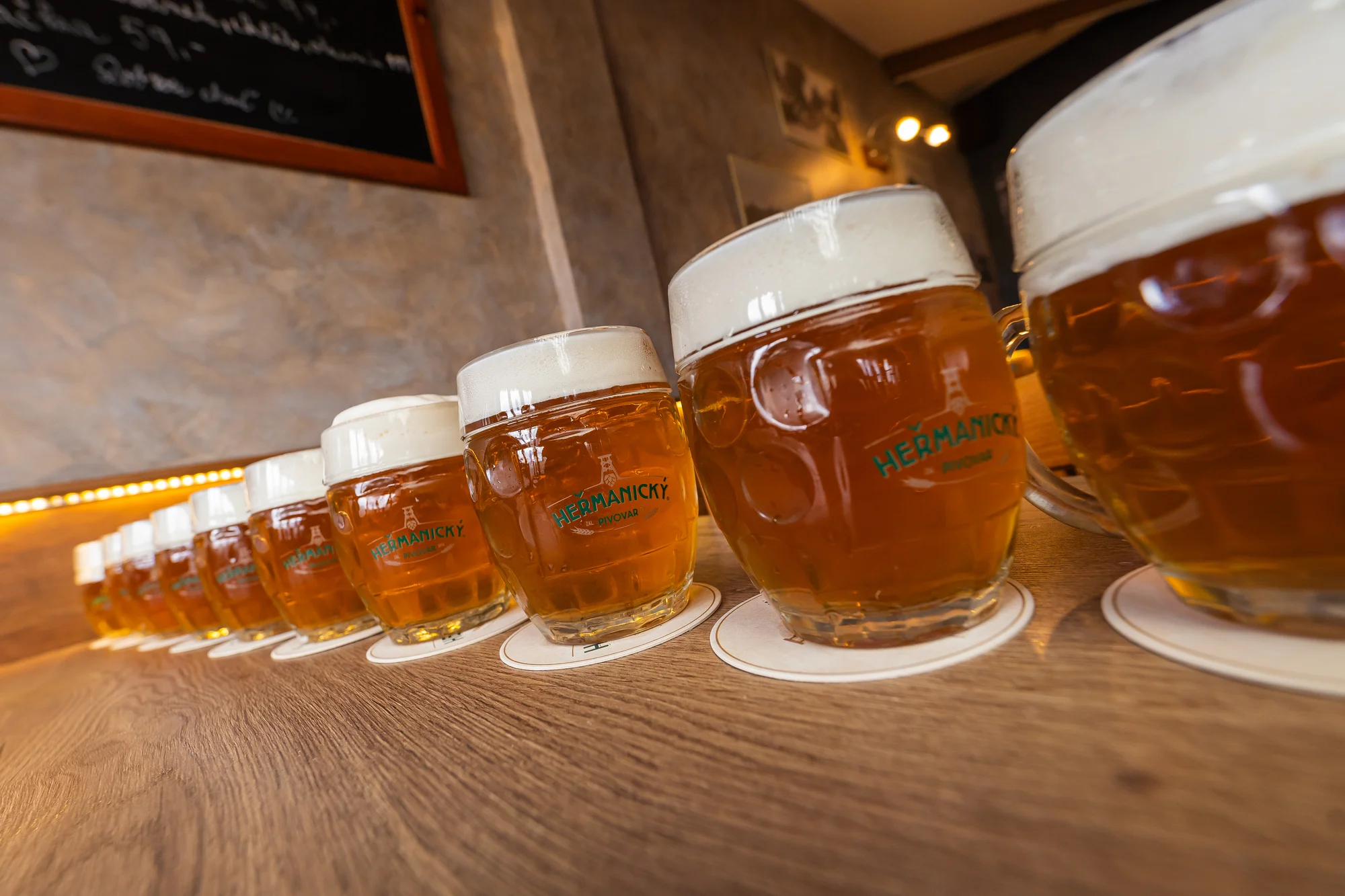 Metr piv z Heřmanického pivovaru i s kilem křídel - Obrázek 7