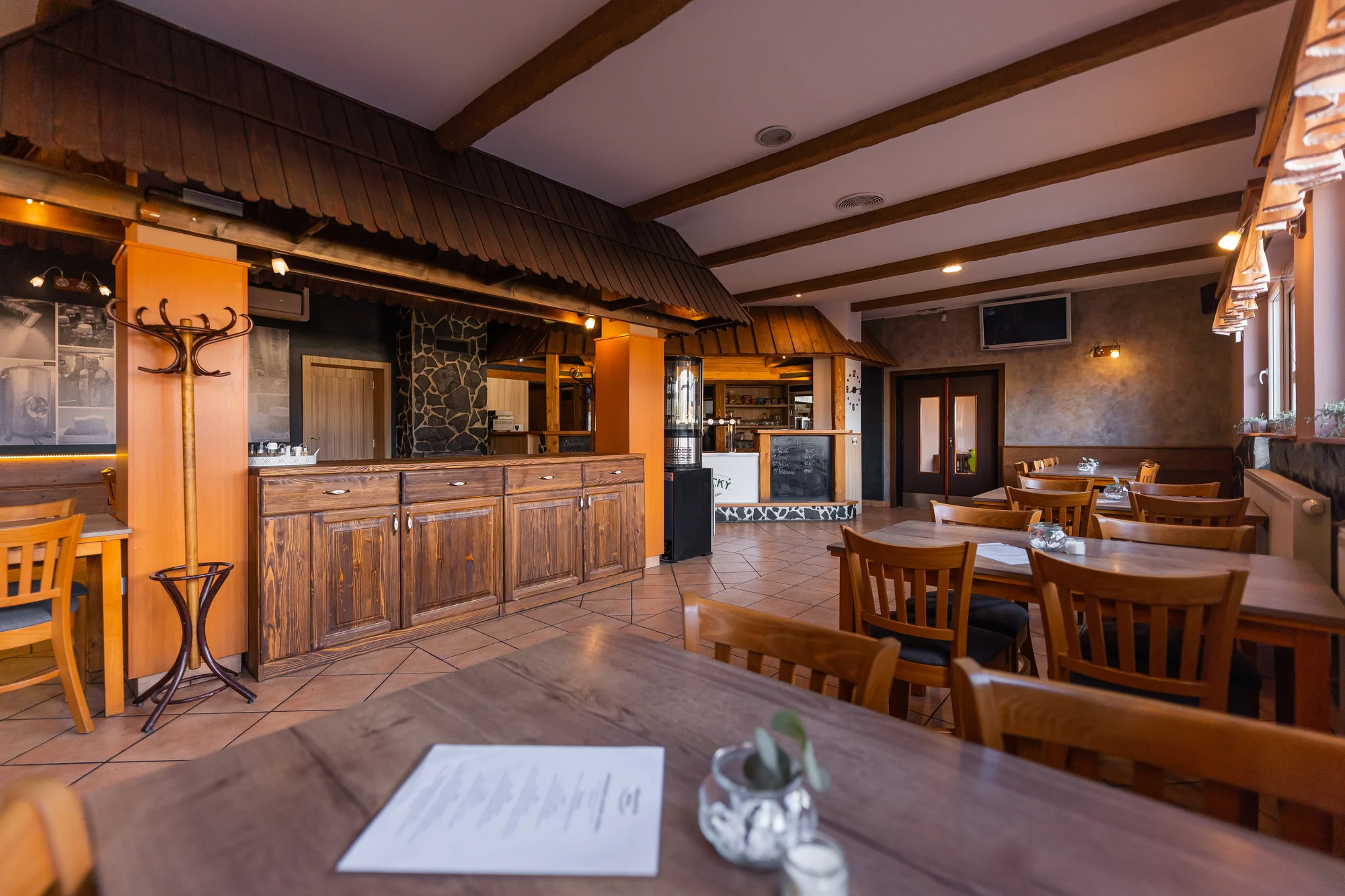 Metr piv z Heřmanického pivovaru i s kilem křídel - Obrázek 11