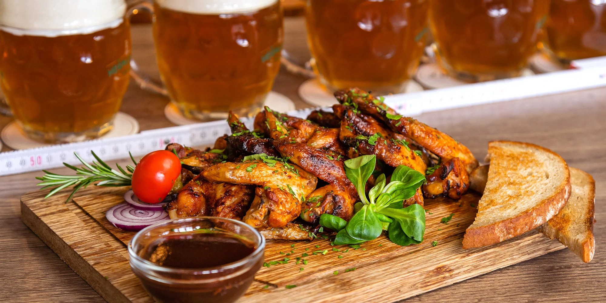 Metr piv z Heřmanického pivovaru i s kilem křídel - Obrázek 3