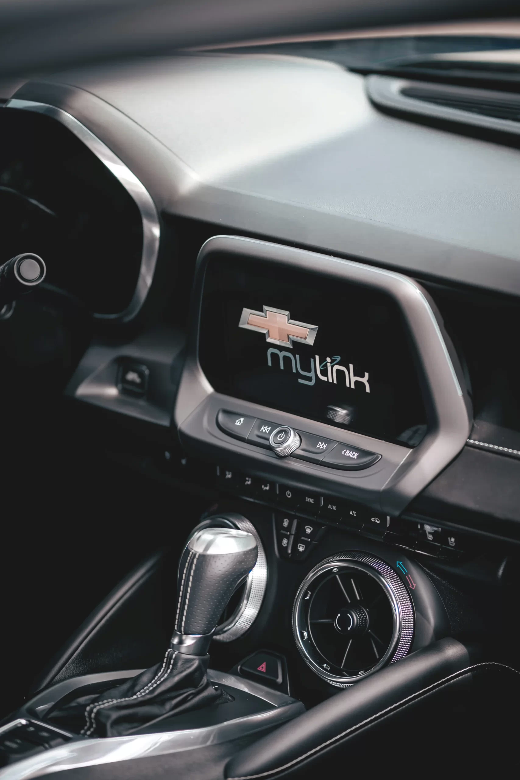 Pronájem Chevroletu Camaro RS ZL1: 3 hod. až týden - Obrázek 10