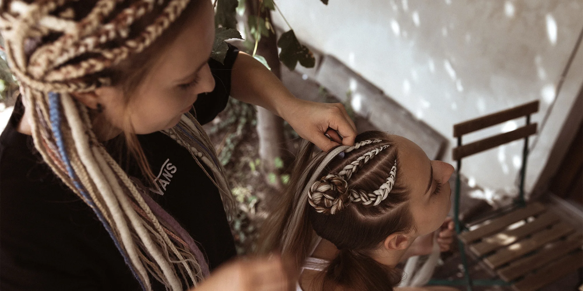 Kurz pletení copánků s kanekalonem pro 1 i 2 osoby - Obrázek 3