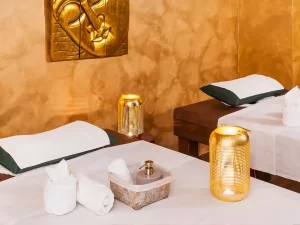 90min. thajské masáže: aroma, lávové kameny i čtyřruční