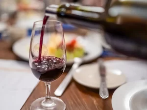 Degustace víc než 7 druhů vín snoubených s čokoládou