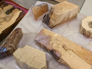 Workshop ze dřeva a pryskyřice podle výběru