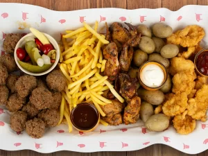 Masové koryto pro 2–6 osob i s hodinou bowlingu