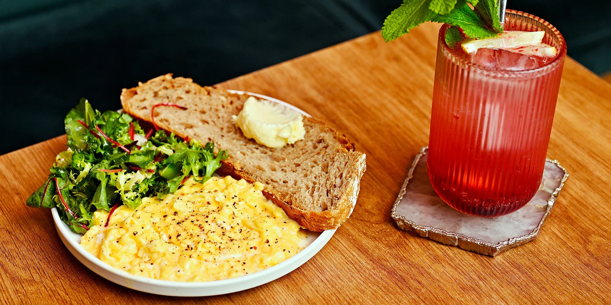 Snídaně v Corner Stories: vajíčka, lívance i nápoje - Obrázek 4