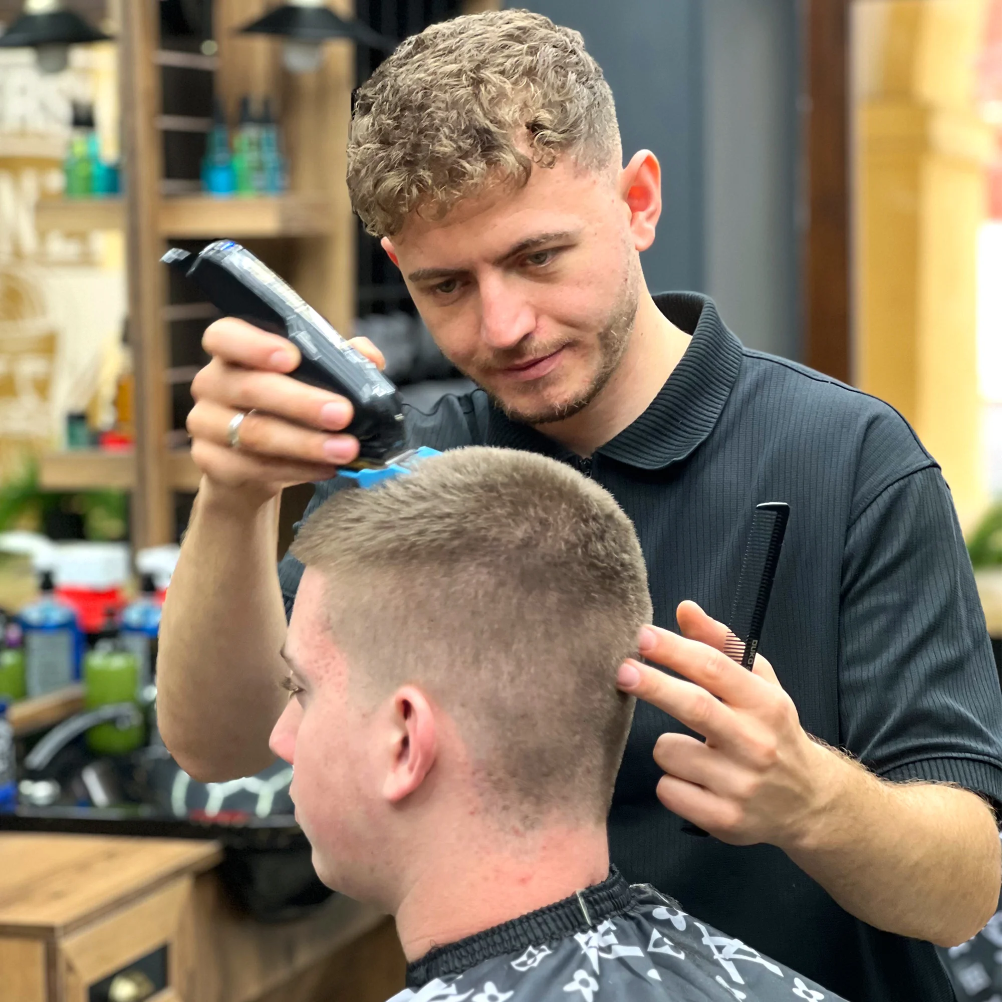 Pánský střih i s úpravou vousů nebo VIP balíček - Obrázek 2